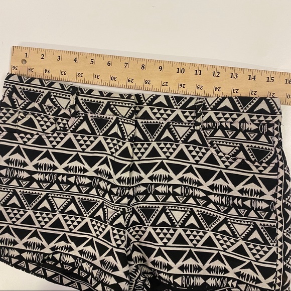 Black and white aztec tribal shorts forever21 size medium - Picture 9 of 9